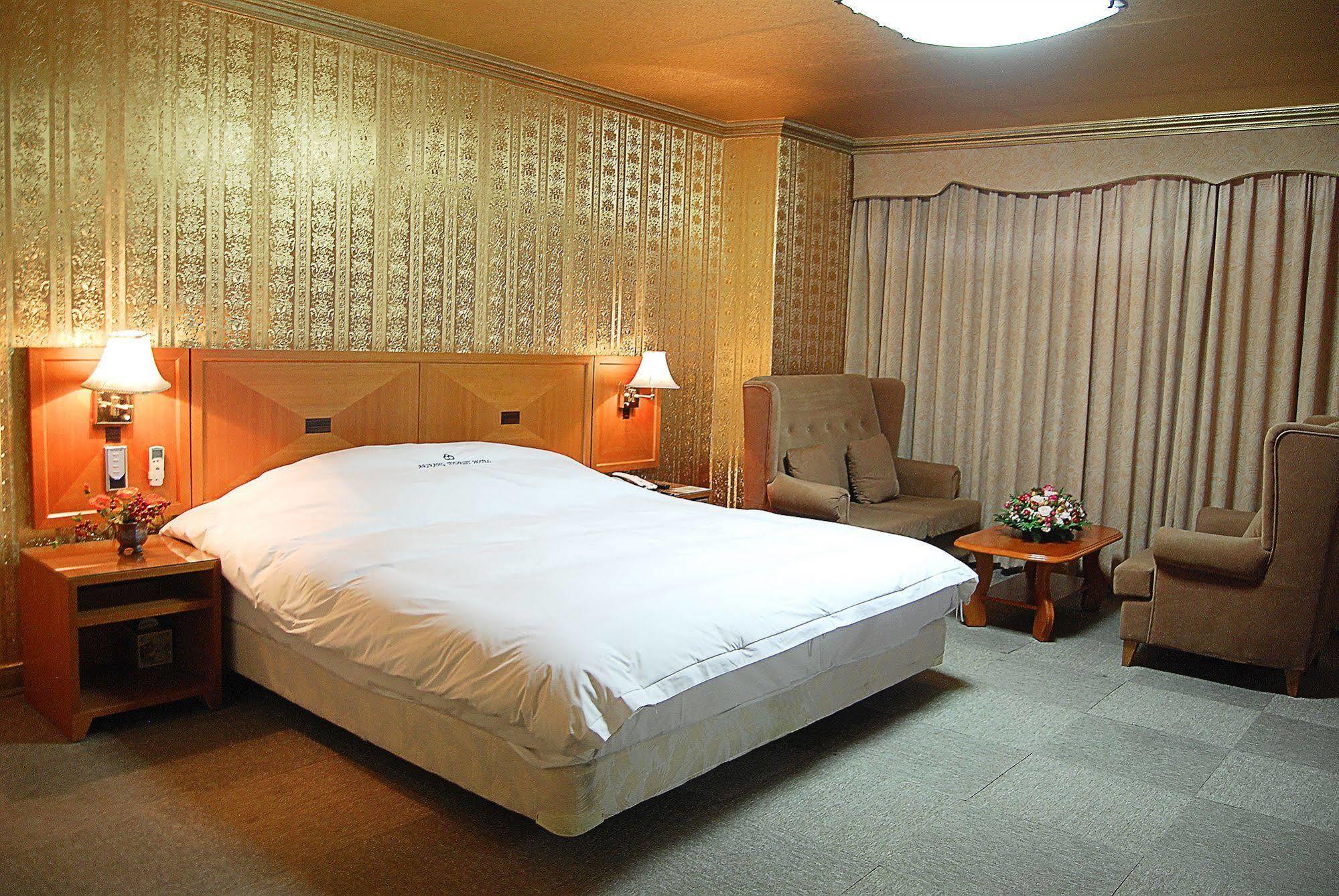 Arirang Tourist Hotel Changwon Exterior photo