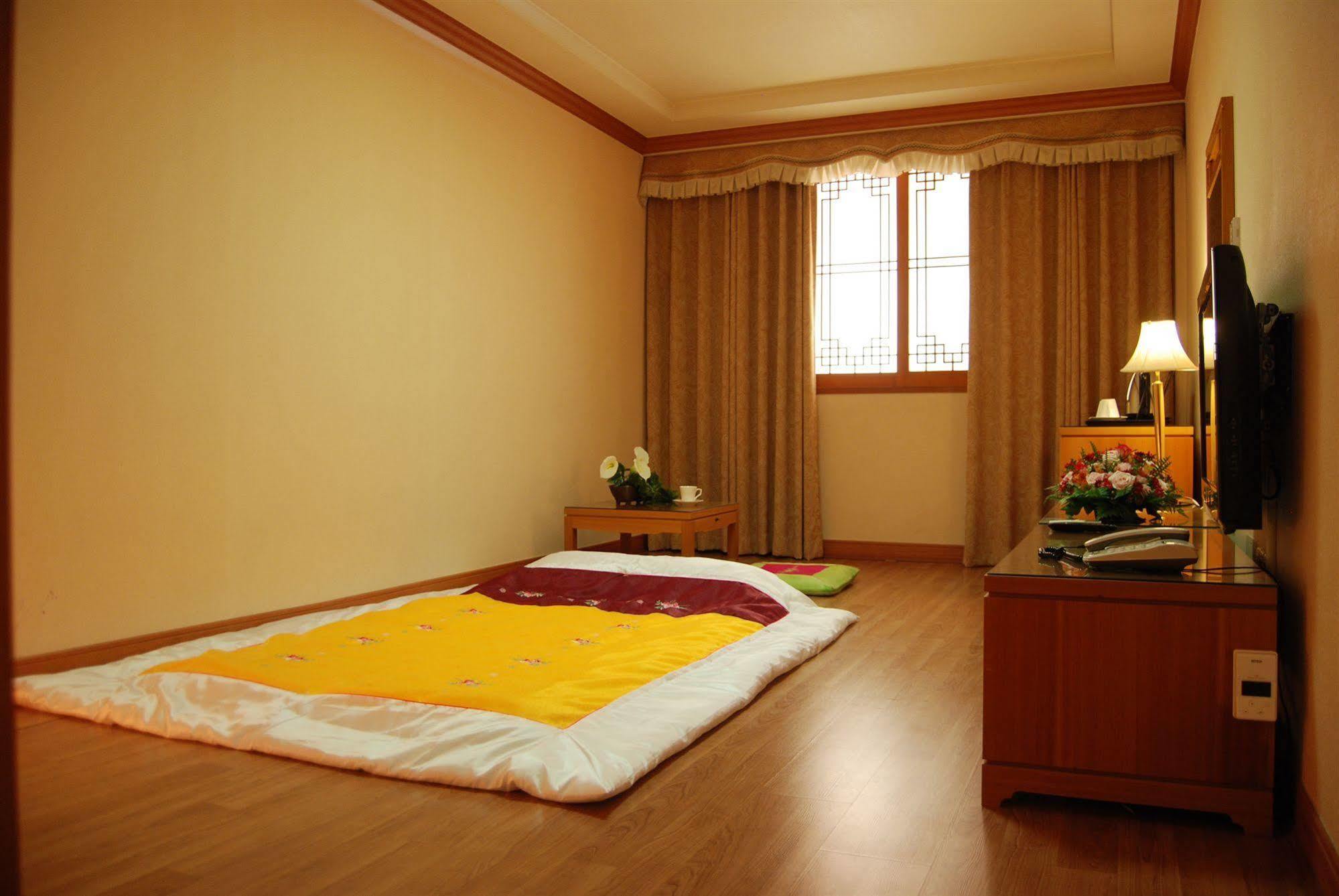 Arirang Tourist Hotel Changwon Exterior photo